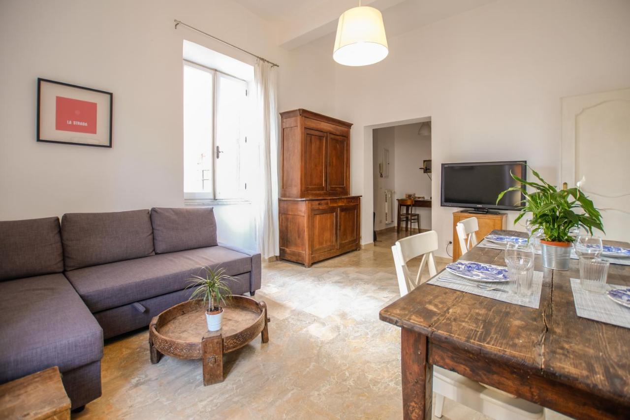 Spacious Apartment With Big Terrace At Colosseum Řím Exteriér fotografie
